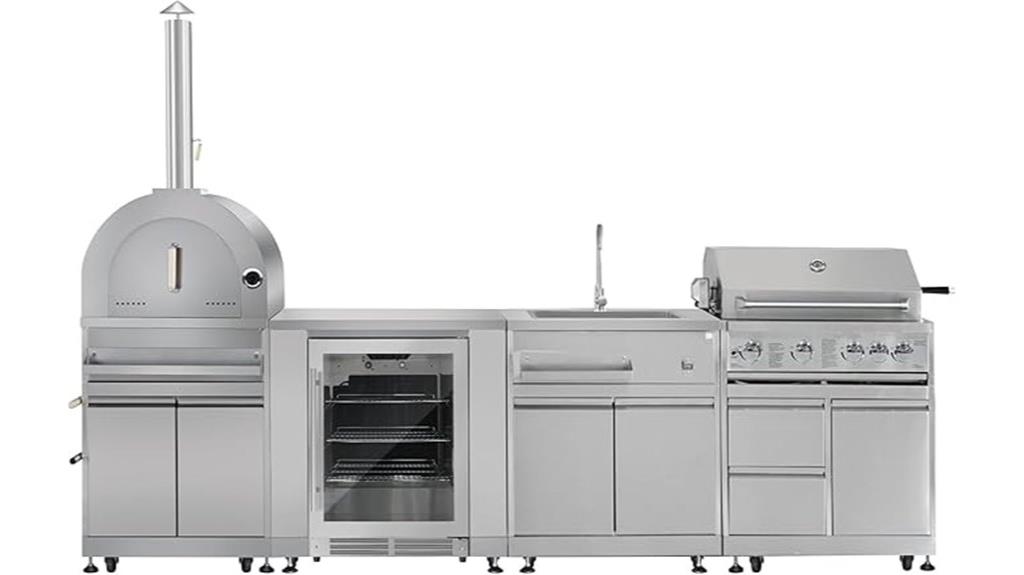 outdoor kitchen with appliances